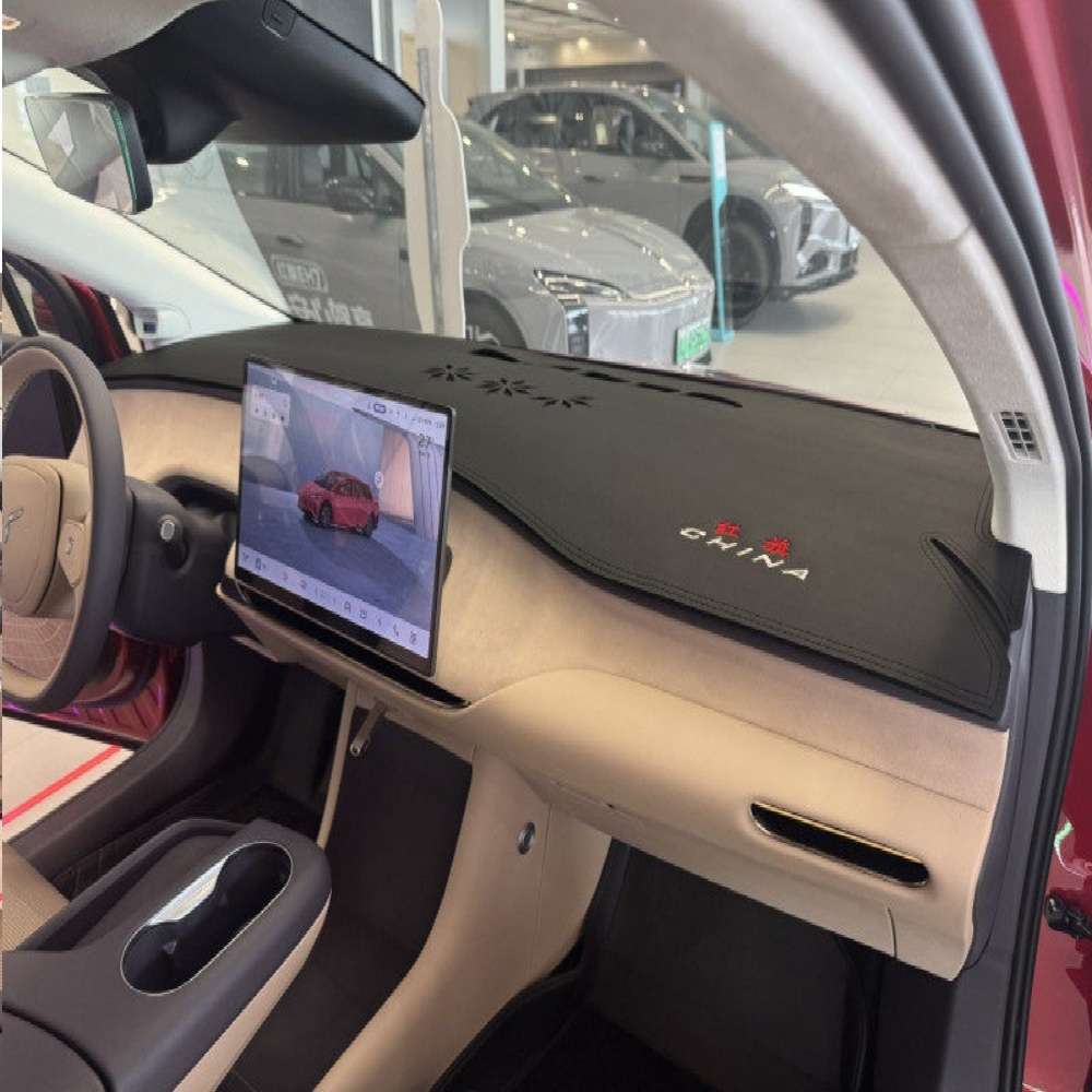 Red Flag Tian Gong 05 Dashboard Sunshade - Non-Slip & Heat-Resistant | Wholesale & Custom Logo - Hongqi Tiangong 05 Microfiber Leather Classic Black
