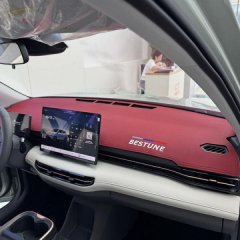 Bestune yueyi 03 2025 dashboard sun shade mat in red, featuring uv-blocking and insulating properties, displayed inside a mod...